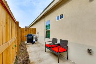 Modern Getaway w/ Private Patio & Grill in McAllen - 9