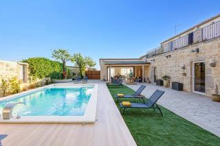 Villa Amira by Villa Plus - 5