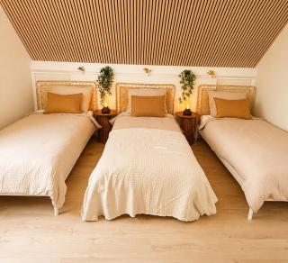 Luxury Villa for 12 Jacuzzi Outdoor lounge & BBQ - 3