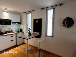 La Maison de Brigitte climatisée très bien placée tous commerces, en centre ville, Au choix 2 appartements 60 m2 pour 4 à 5 personnes ou studio 20 m2 pour 2 personnes max - 9