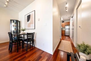 Elegant 1BR Apartment in Heart of Vancouver - 2