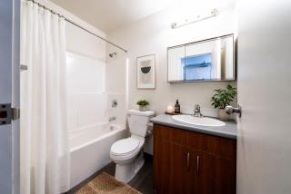 Elegant 1BR Apartment in Heart of Vancouver - 1