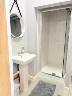 Studio9,ensuite, Special deals, Parking, Contractors, NHS, Families welcome,nr Sandwell hospital - 2