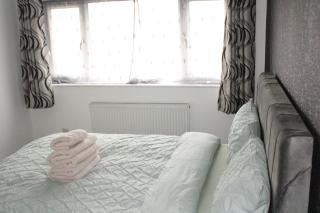 Laudsdale 3BR House for Work Crews and Families - Free Parking - 5