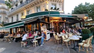 Center ,1minute gare Montparnasse ,rue de Renne 6 eme, close to Eifel tour ,Notre Dame and Louvre meusm,aoesome place ,good for trip - 3