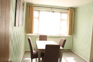 Work Teams or Family Stay - Near A630 Road & Dalton - 3BRs, Full Kitchen, Fast WiFi - 2