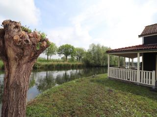 Sun-Soaked Bungalow in Simonshaven - 2