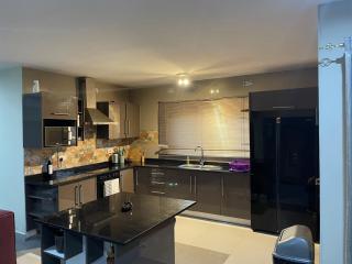 Royal Suites Apartments - 3