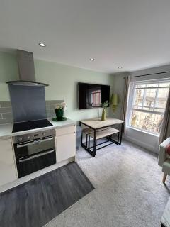 Central Gloucestershire Flat - 1 BR Sleeps 6 - 7