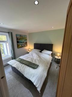 Central Gloucestershire Flat - 1 BR Sleeps 6 - 2