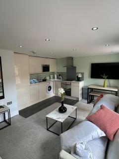 Central Gloucestershire Flat - 1 BR Sleeps 6 - 1