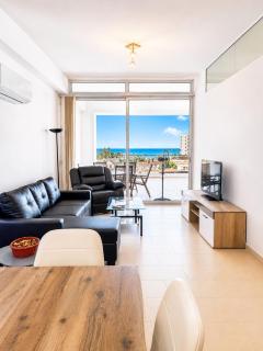 Best Seaview in Larnaca - 2 BDR Apt - 2 Min Walk to Beach - 7