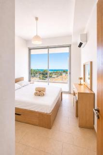 Best Seaview in Larnaca - 2 BDR Apt - 2 Min Walk to Beach - 4