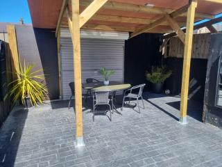 Jungle Beach House Portrush Hot tub - 8