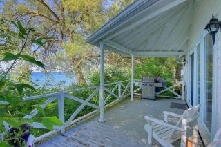 Briar Lakeside Cottage - 2