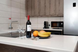 Vibrant Finikoudes Sea View 2 Bedroom - 2