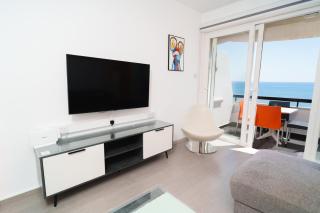 Vibrant Finikoudes Sea View 2 Bedroom - 5