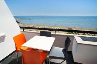 Vibrant Finikoudes Sea View 2 Bedroom - 8