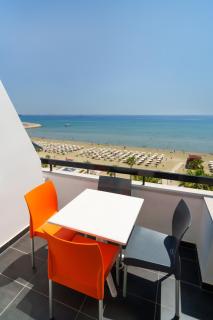 Vibrant Finikoudes Sea View 2 Bedroom - 9