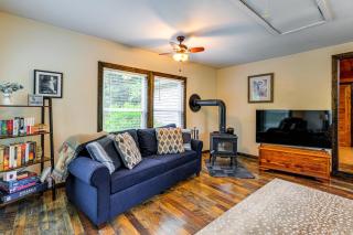 Peaceful + Cozy Cottage on Over 7 Acres w/ Creek - 7