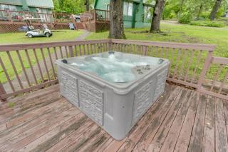 Lakefront Grove Cabin: Shared Hot Tub & Pool! - 8