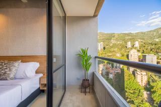 Industrial loft just steps from El Tesoro, with views, Wi-Fi, and AC - 2