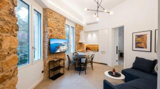 Athenea Hill Suites - 8