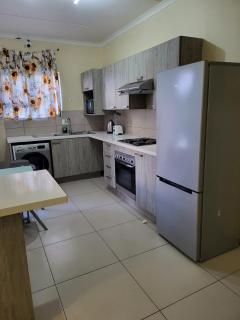 Room to rent in a 3 bedroom serviced Apartment - 1