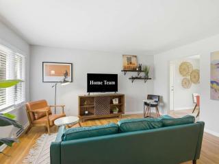 Modern Home - Sleeps 6 - Near Downtown & Mizzou - 8