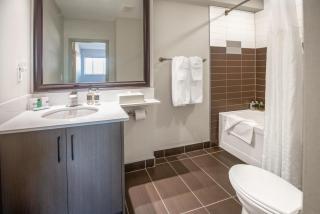 Coast Lethbridge Hotel & Conference Centre - 3
