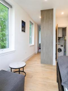 Comfortable Studio - 7 Minute Drive to Heathrow - Ideal for Long Stays & Contractors - Sleeps 2 - Unlimited Wi-Fi - 8