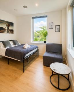 Comfortable Studio - 7 Minute Drive to Heathrow - Ideal for Long Stays & Contractors - Sleeps 2 - Unlimited Wi-Fi - 0