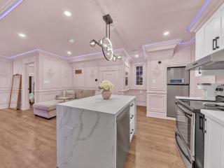 Luxurious Castle Suite - Private & Peaceful Escape - 6