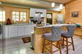 Pet-Friendly Otto Mountain Cabin w/ Fireplace! - Otto - 2