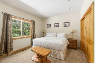 Mount Hood Cabin Retreat - 4BR Sleeps 12 - 1