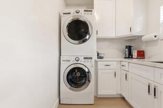 Furnished Rose Park 1BR with King Bed, WD, Parking - 5
