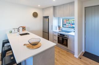 City Fringe Townhouse - Deck & Free Parking - 7