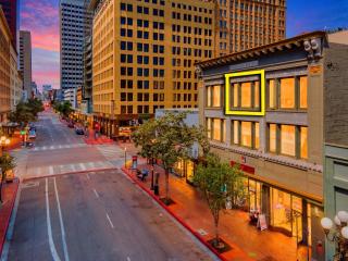 Woolworth Loft - Stylish Gaslamp Stay and Sleeps 8! - 9