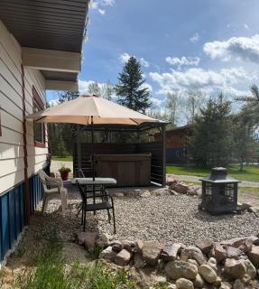 Pine Marten Wilderness Cabin - Hot Tub & Mountain Views - 7