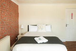 Swingate Lane Stay - 1