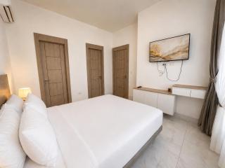 Elegante Apartamento en Torre Milenium La Aurora con Vista Urbana y Espacios Familiares Premium - 4