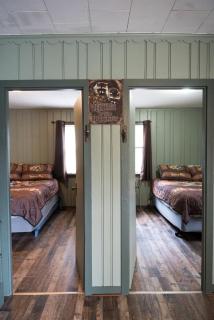 "Hunters Hideout A Rustic Cottage for Adventure & Relaxation" - 6
