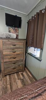 "Hunters Hideout A Rustic Cottage for Adventure & Relaxation" - 4
