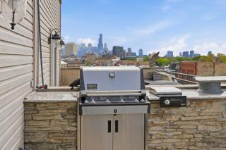 Amazing Wicker Park Penthouse with Skyline Views - 2