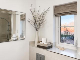 Modern 4-Bed Detached Home in North Bristol - 8