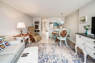 Cozy Renovated Condo - Walk to Town & Beach! - 7