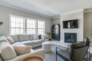 Brand New Home w/Year Round Pool & Hot Tub, Game Room & EV Charger - 9