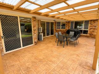 Robina Family Retreat - 2