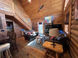 Escape to Heavenly Hideaway: a pet-friendly gem with hot tub - 7