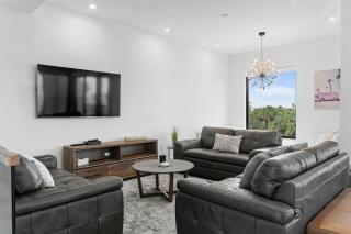 Luxury and Multistory Beach House - 7